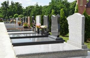 monuments funeraire avec des vases